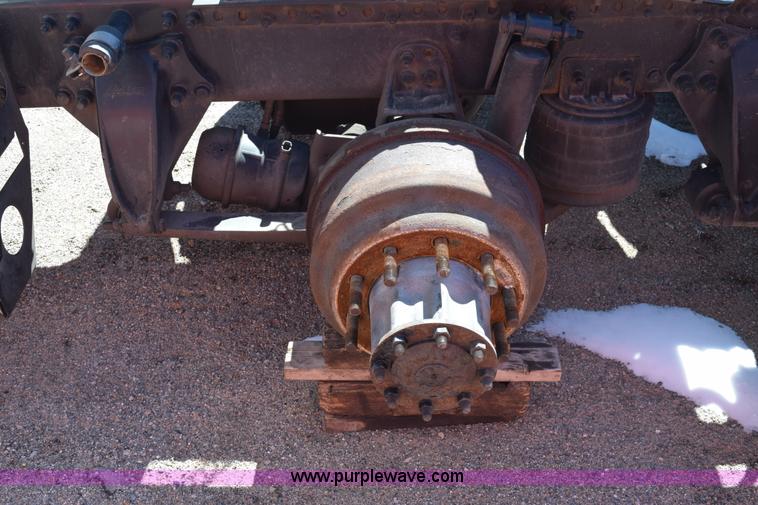 image for item E6233 2005 Freightliner Columbia 120 semi truck