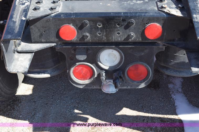 image for item E6233 2005 Freightliner Columbia 120 semi truck