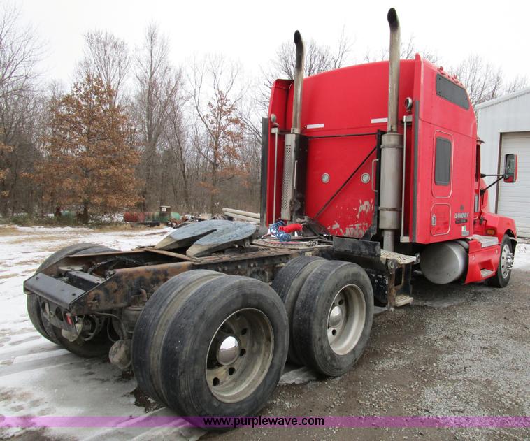 image for item D2302 2007 Kenworth T600 semi truck