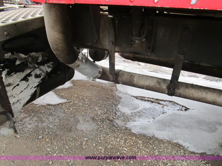 image for item D2302 2007 Kenworth T600 semi truck