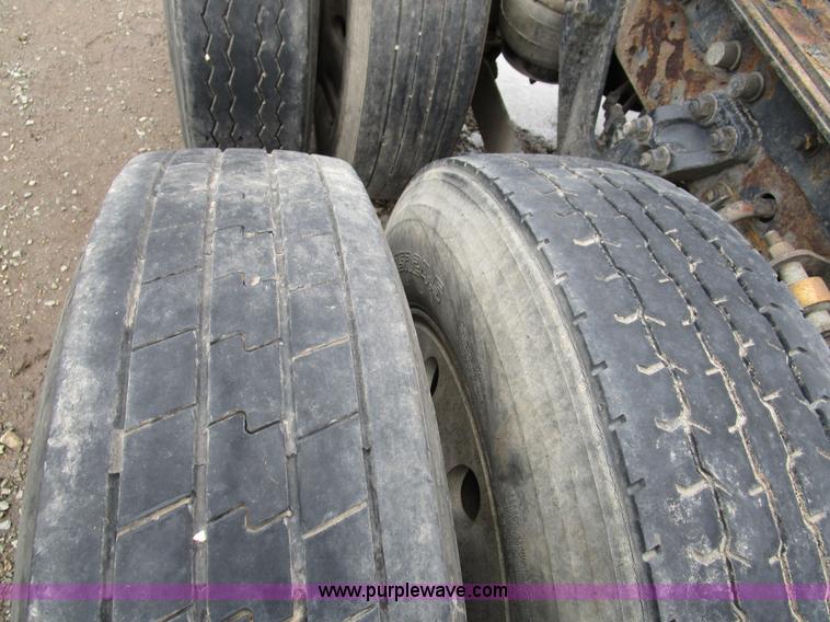 image for item D2302 2007 Kenworth T600 semi truck