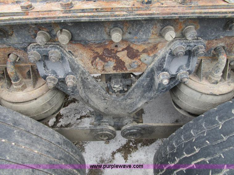 image for item D2302 2007 Kenworth T600 semi truck