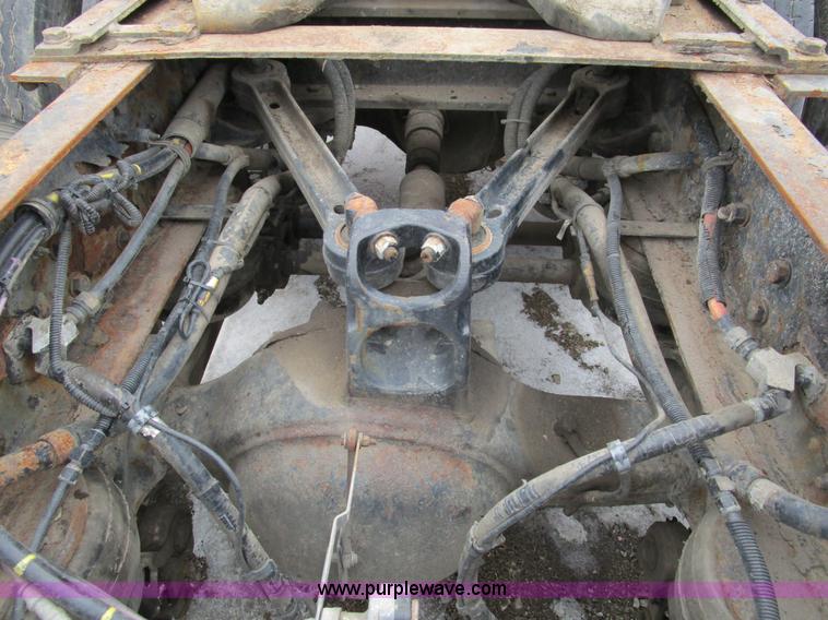 image for item D2302 2007 Kenworth T600 semi truck