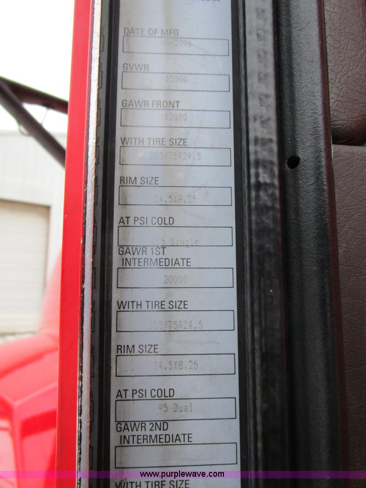 image for item D2302 2007 Kenworth T600 semi truck