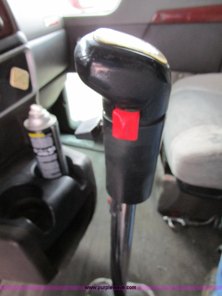 image for item D2302 2007 Kenworth T600 semi truck