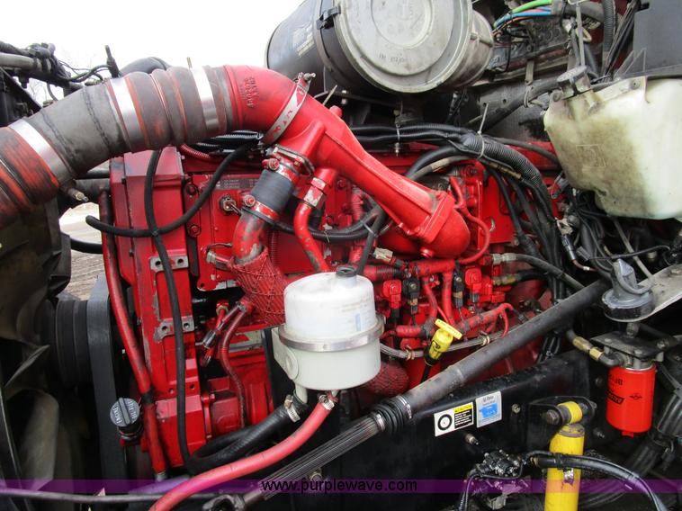 image for item D2302 2007 Kenworth T600 semi truck