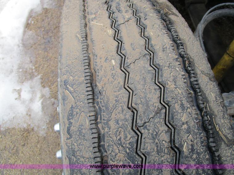 image for item D2302 2007 Kenworth T600 semi truck