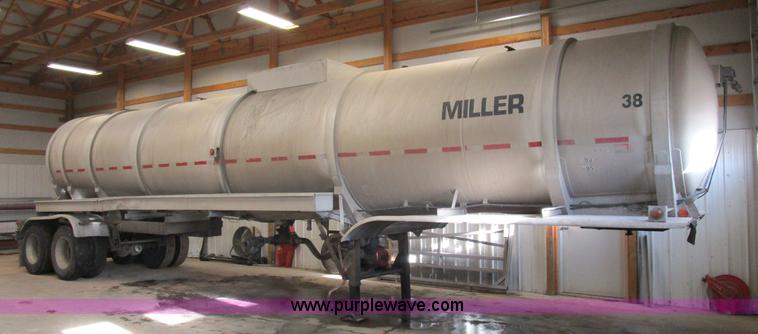 image for item D2308 1982 Trailmaster tanker trailer