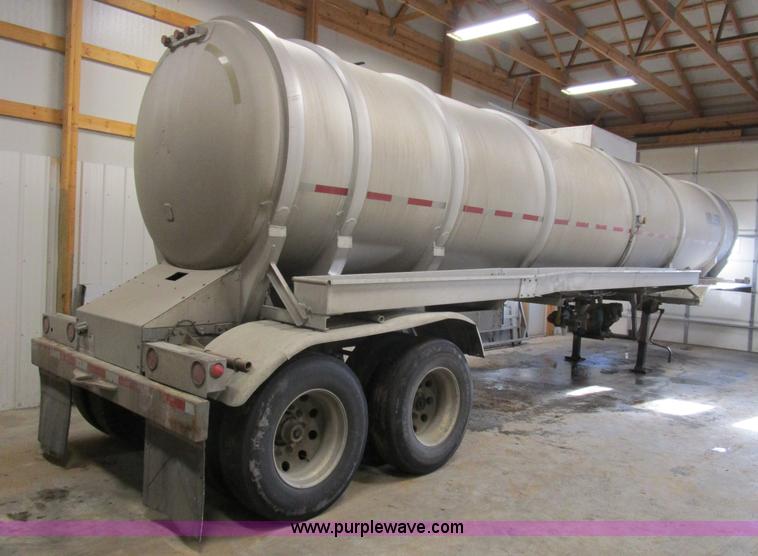 image for item D2308 1982 Trailmaster tanker trailer