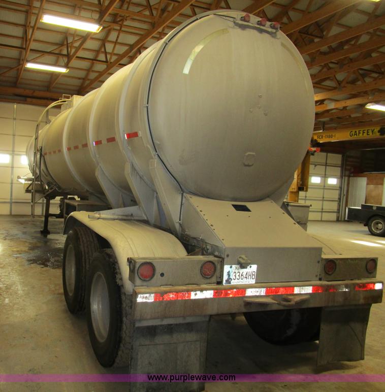 image for item D2308 1982 Trailmaster tanker trailer