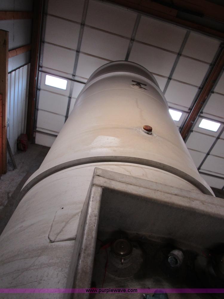 image for item D2308 1982 Trailmaster tanker trailer