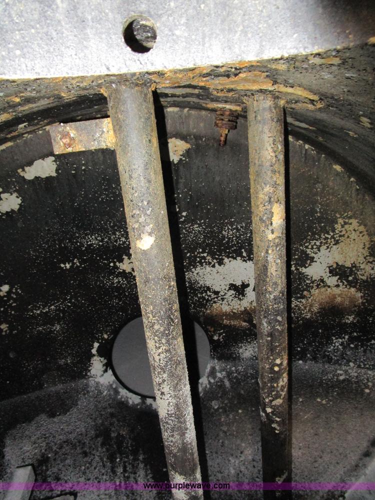 image for item D2308 1982 Trailmaster tanker trailer