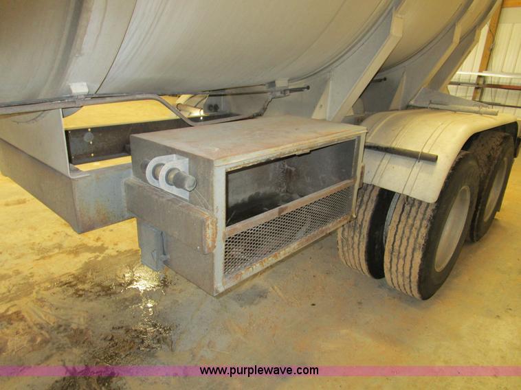 image for item D2308 1982 Trailmaster tanker trailer