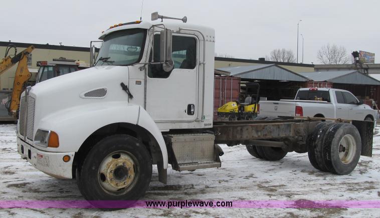 image for item F8970 2005 Kenworth T300 truck cab and chassis