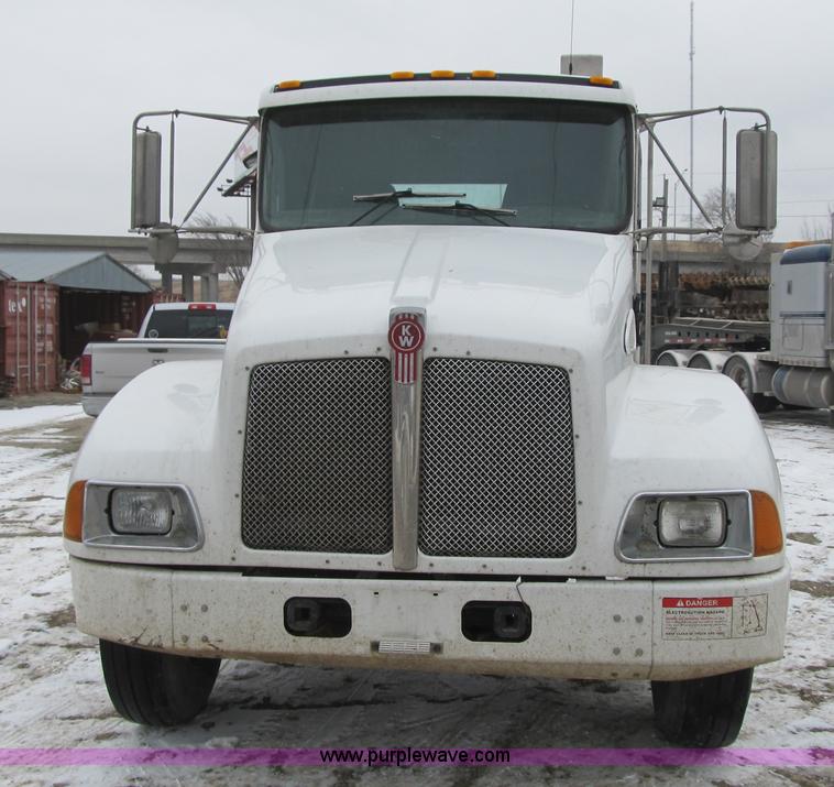 image for item F8970 2005 Kenworth T300 truck cab and chassis
