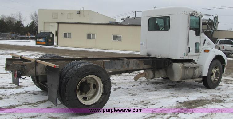 image for item F8970 2005 Kenworth T300 truck cab and chassis