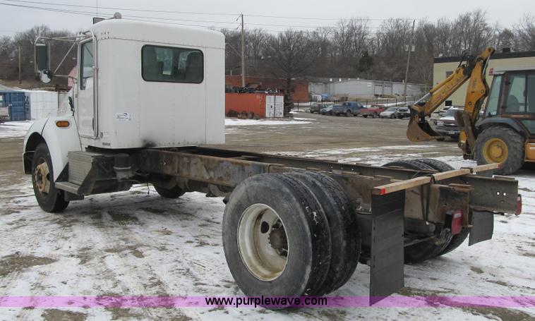 image for item F8970 2005 Kenworth T300 truck cab and chassis