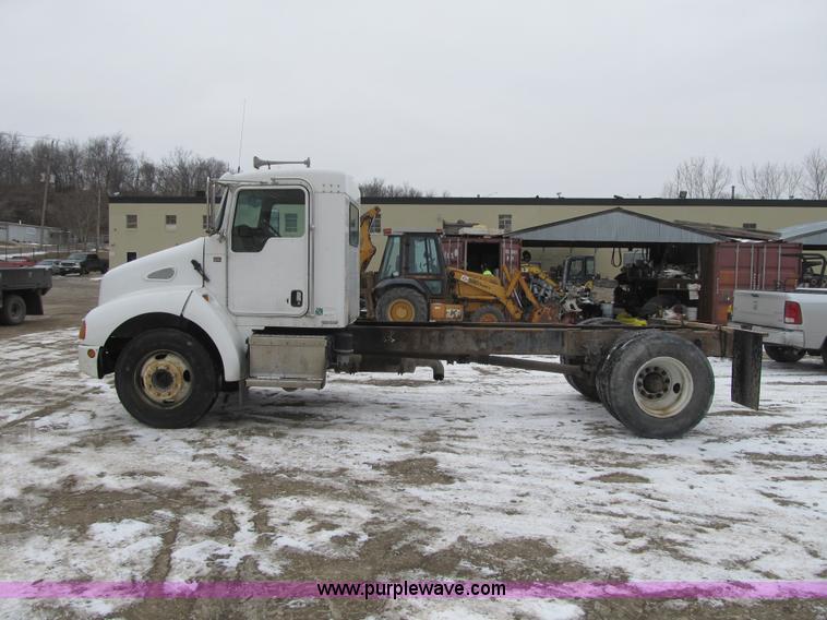 image for item F8970 2005 Kenworth T300 truck cab and chassis