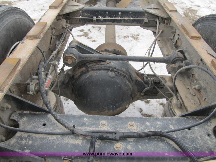 image for item F8970 2005 Kenworth T300 truck cab and chassis