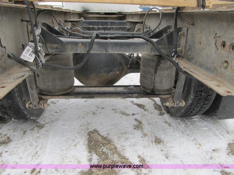 image for item F8970 2005 Kenworth T300 truck cab and chassis