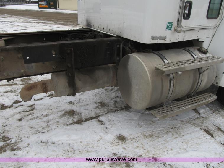 image for item F8970 2005 Kenworth T300 truck cab and chassis