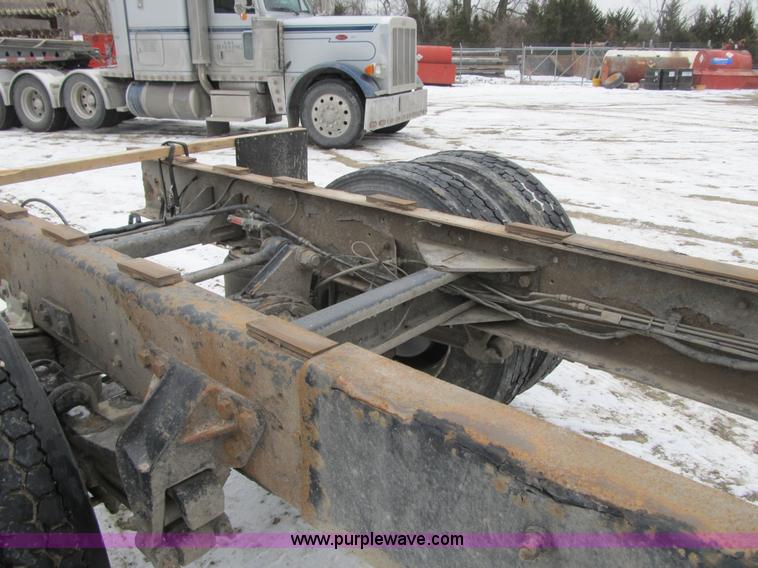 image for item F8970 2005 Kenworth T300 truck cab and chassis