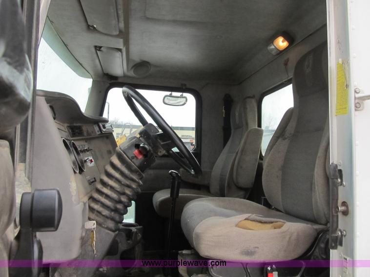 image for item F8970 2005 Kenworth T300 truck cab and chassis