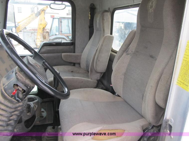 image for item F8970 2005 Kenworth T300 truck cab and chassis