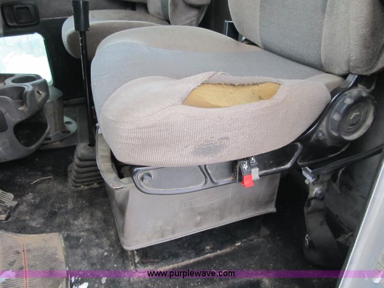 image for item F8970 2005 Kenworth T300 truck cab and chassis