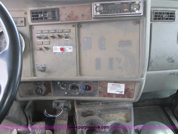 image for item F8970 2005 Kenworth T300 truck cab and chassis