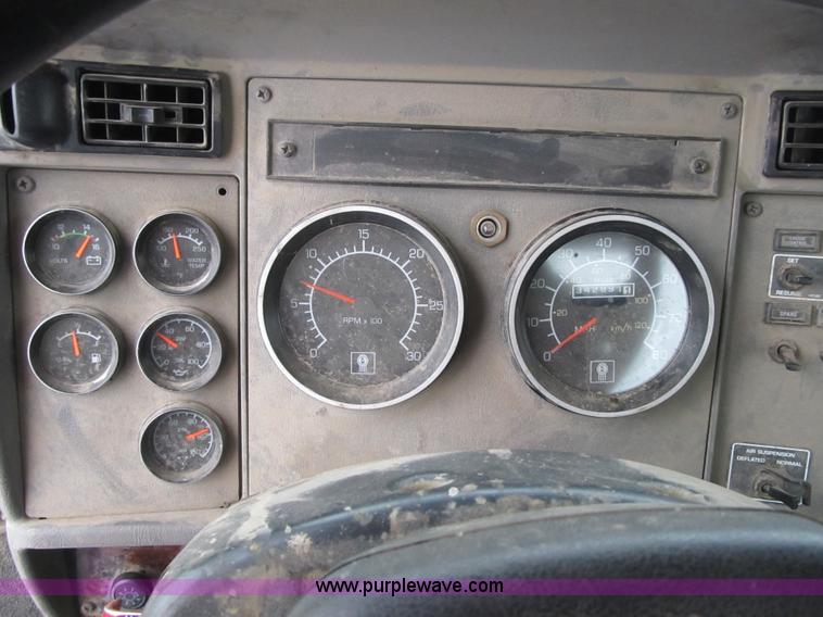 image for item F8970 2005 Kenworth T300 truck cab and chassis