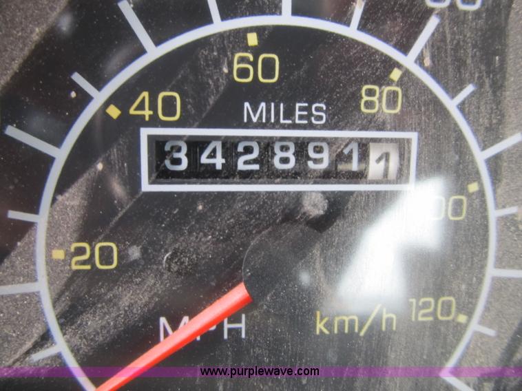 image for item F8970 2005 Kenworth T300 truck cab and chassis