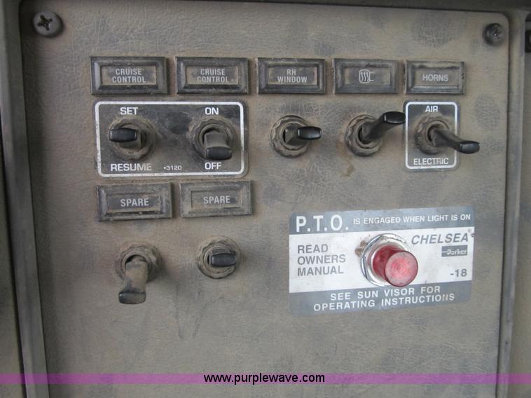 image for item F8970 2005 Kenworth T300 truck cab and chassis