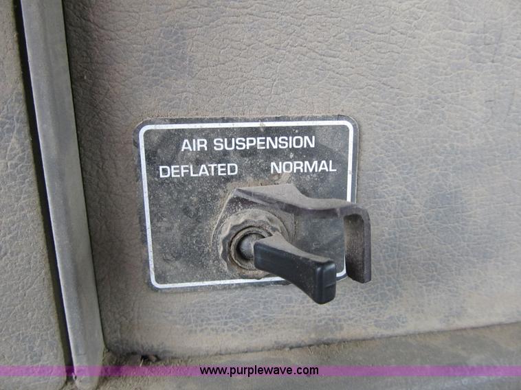 image for item F8970 2005 Kenworth T300 truck cab and chassis