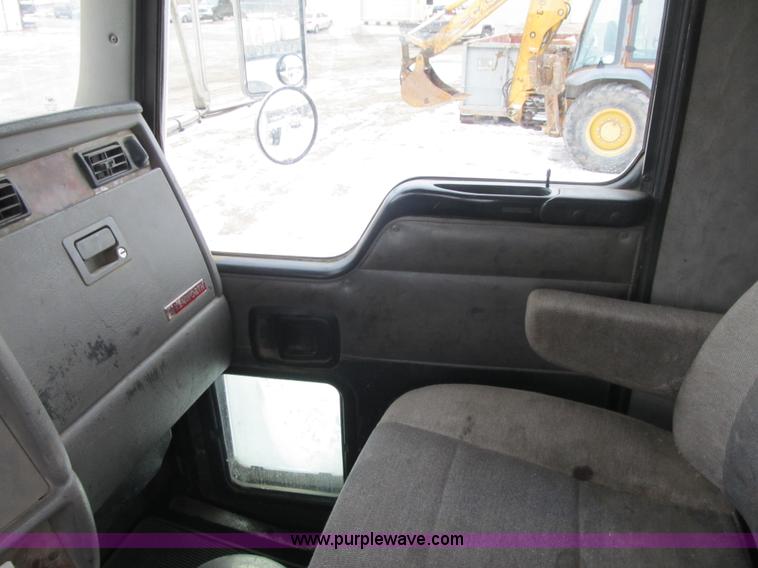 image for item F8970 2005 Kenworth T300 truck cab and chassis