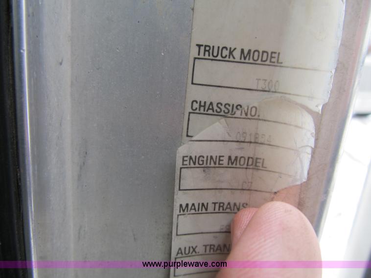 image for item F8970 2005 Kenworth T300 truck cab and chassis