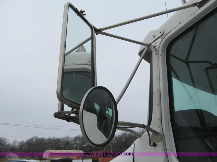 image for item F8970 2005 Kenworth T300 truck cab and chassis