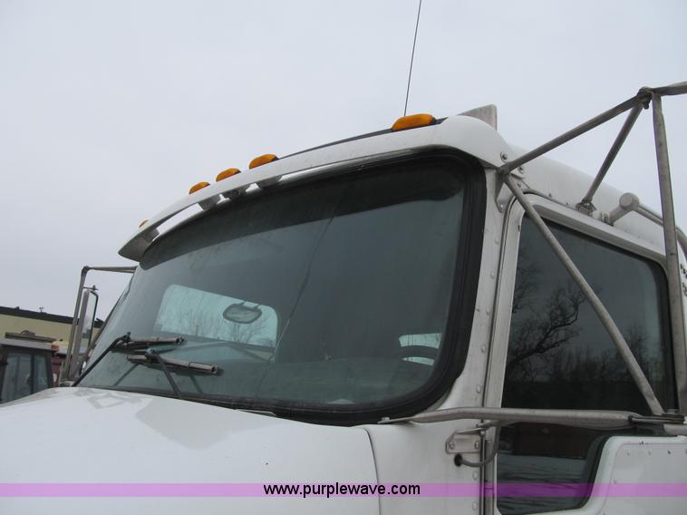 image for item F8970 2005 Kenworth T300 truck cab and chassis