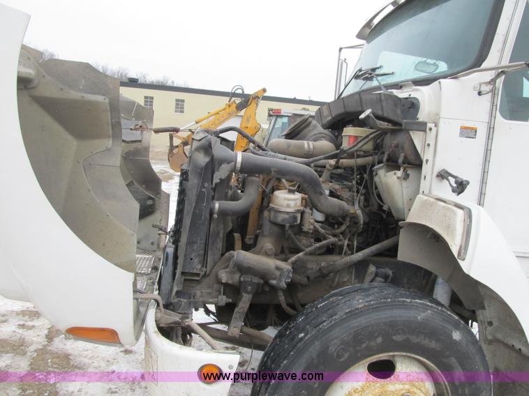 image for item F8970 2005 Kenworth T300 truck cab and chassis