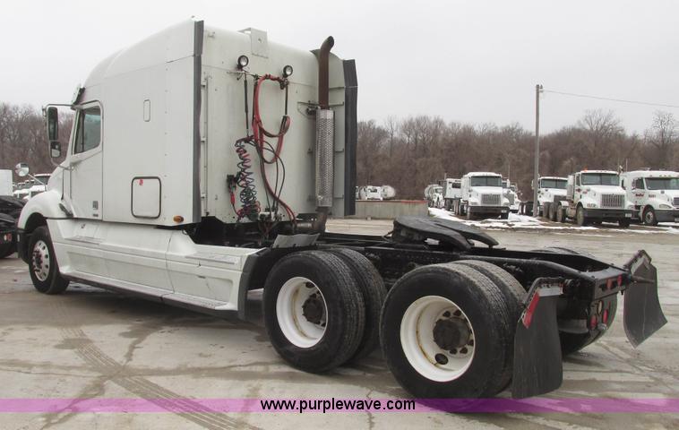 image for item G9778 2005 Freightliner Columbia Heritage semi truck