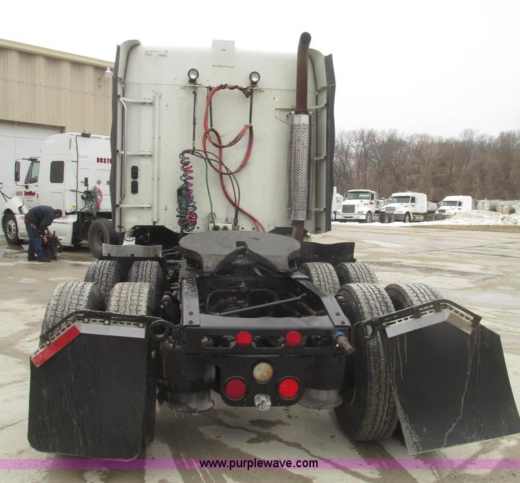 image for item G9778 2005 Freightliner Columbia Heritage semi truck