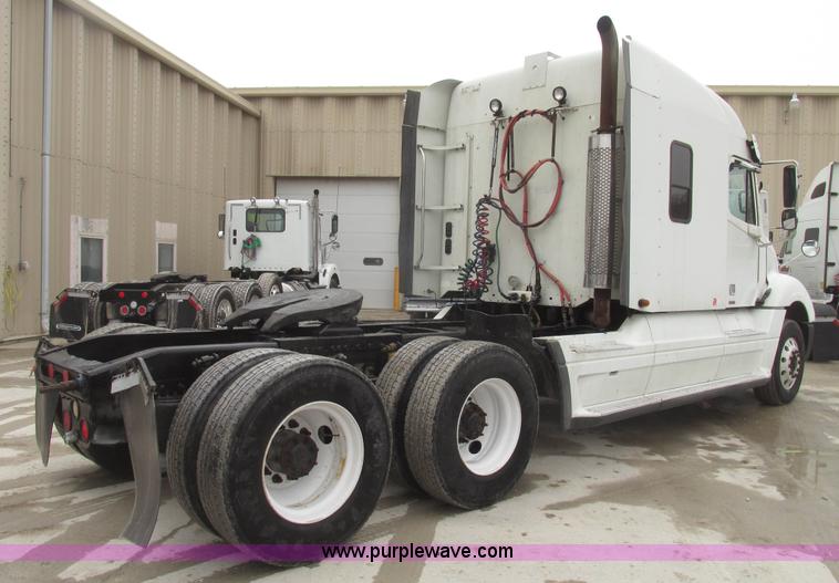 image for item G9778 2005 Freightliner Columbia Heritage semi truck