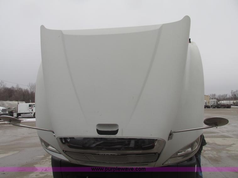 image for item G9778 2005 Freightliner Columbia Heritage semi truck