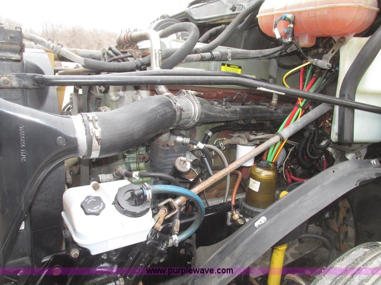 image for item G9778 2005 Freightliner Columbia Heritage semi truck