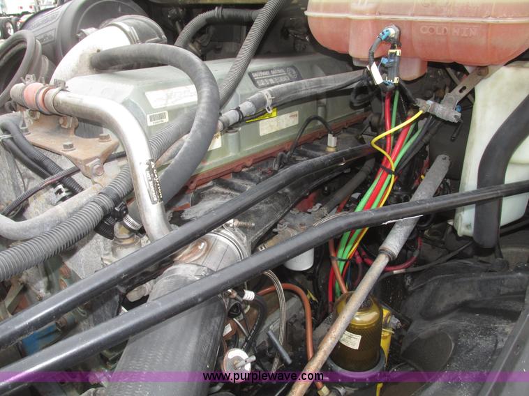 image for item G9778 2005 Freightliner Columbia Heritage semi truck