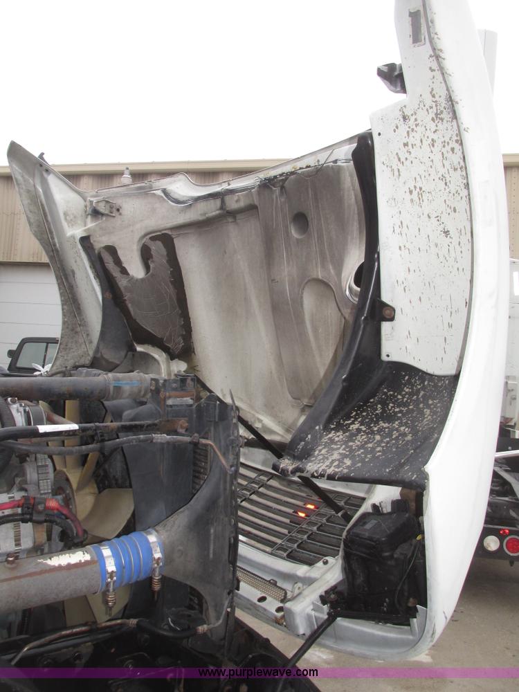 image for item G9778 2005 Freightliner Columbia Heritage semi truck