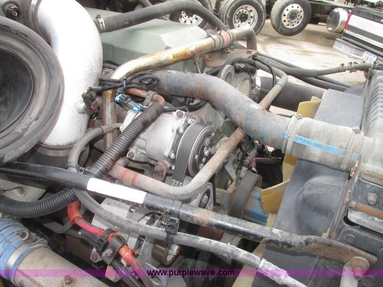 image for item G9778 2005 Freightliner Columbia Heritage semi truck