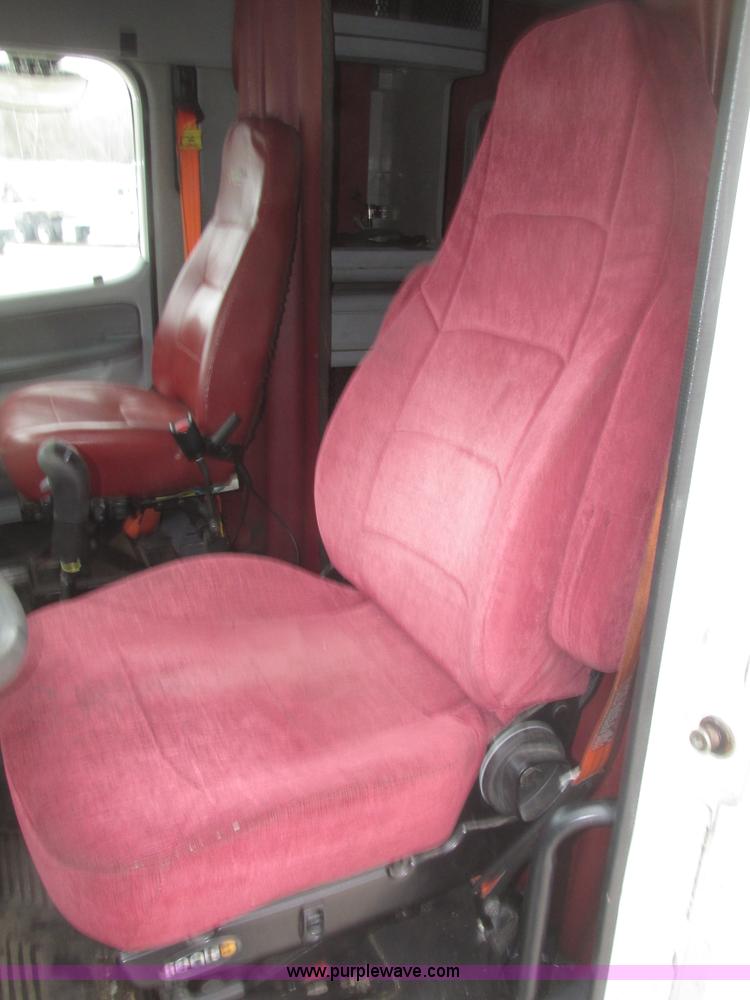 image for item G9778 2005 Freightliner Columbia Heritage semi truck