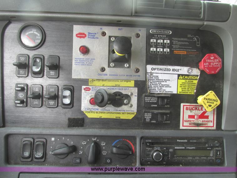 image for item G9778 2005 Freightliner Columbia Heritage semi truck