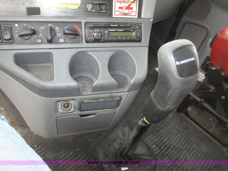 image for item G9778 2005 Freightliner Columbia Heritage semi truck